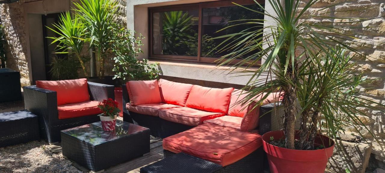 Magnifique villa dans un écrin de verdure. Mas-des-Cours Esterno foto
